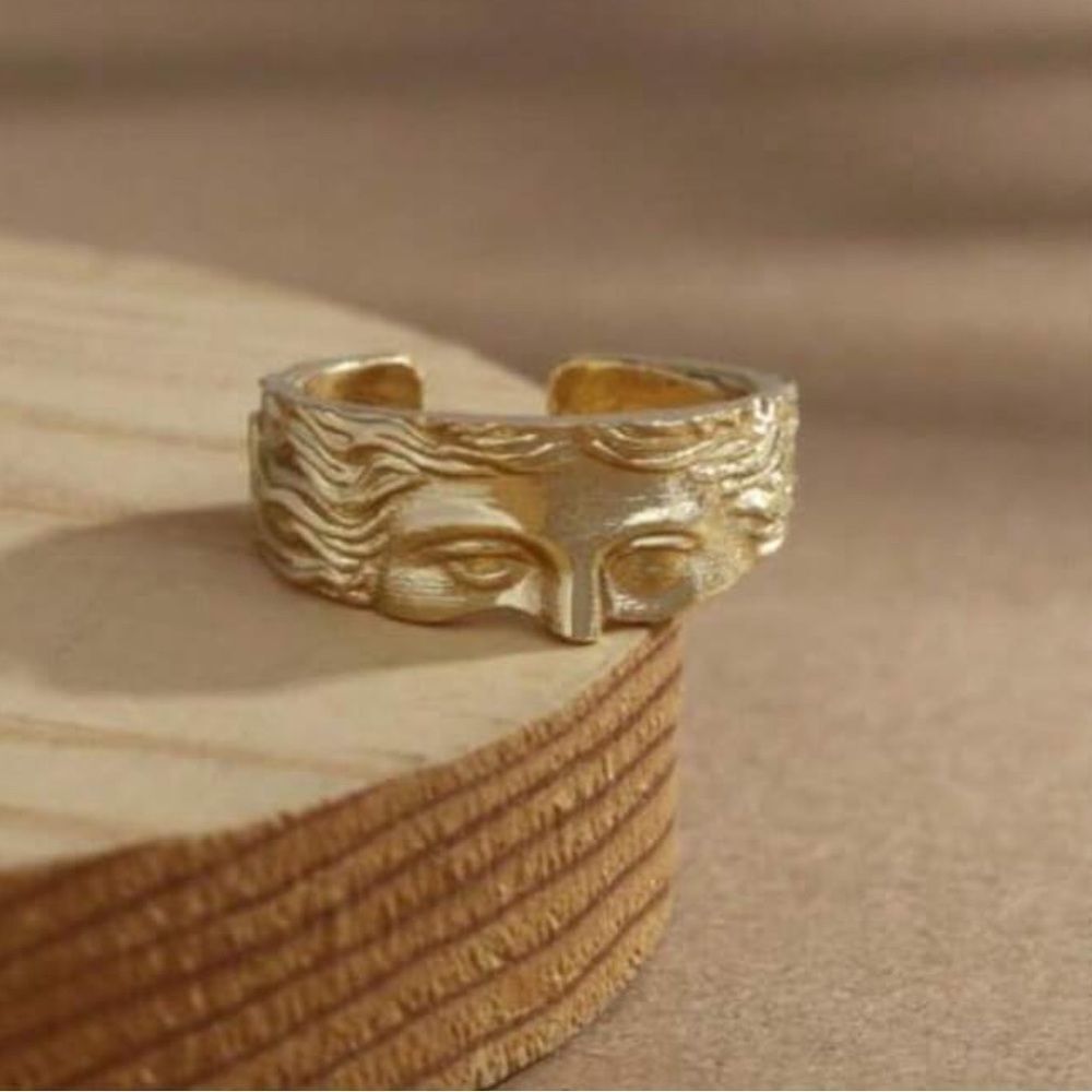 Vintage figure ring M937